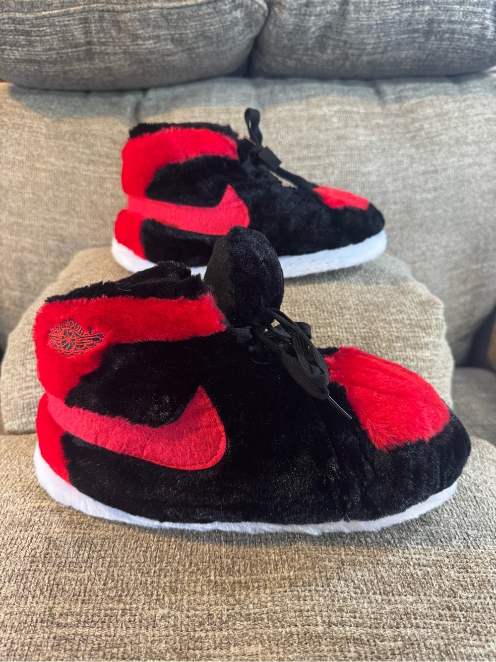 Air Jordan 1 Retro mimic iconic Bred oversized plush sneaker slippers Size 5-12